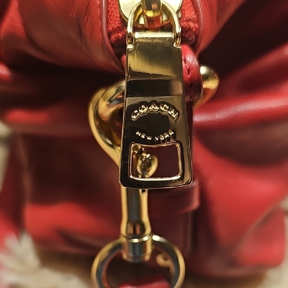 Coach Bold Red Leather Shoulder Bag - Picture 10 of 10